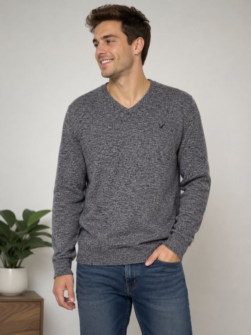 American Eagle Men's Medium Gray Heather Athletic Fit V-Neck Long Sleeve Sweater